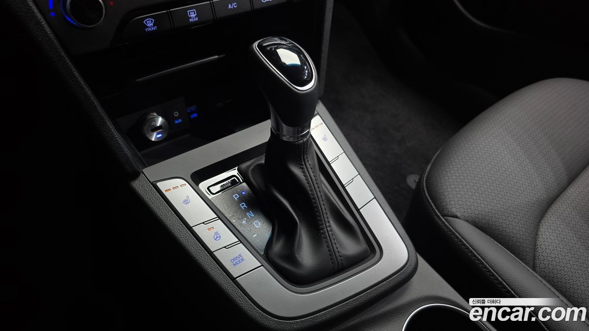 Hyundai AVANTE 2016