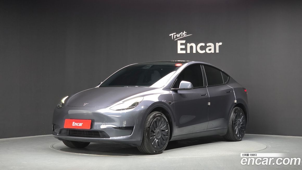 Tesla Model Y 2024