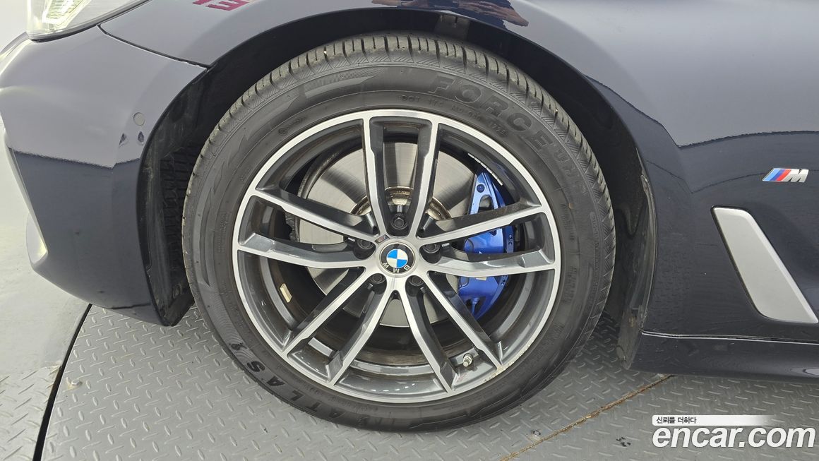 BMW 5-Series 2023