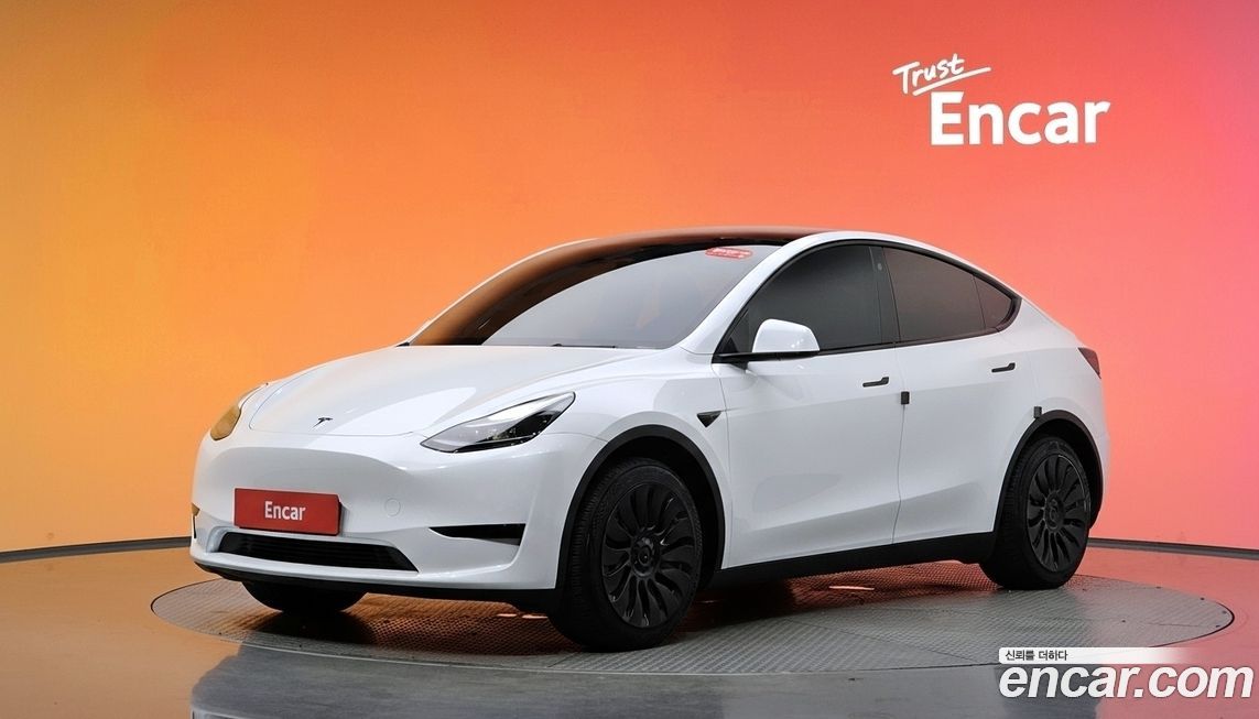Tesla Model Y 2024