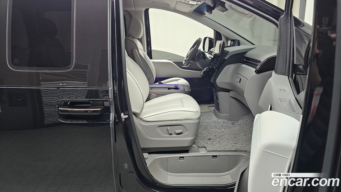 Hyundai Staria 2025