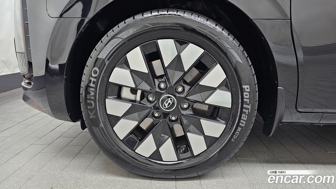 Hyundai Staria 2025