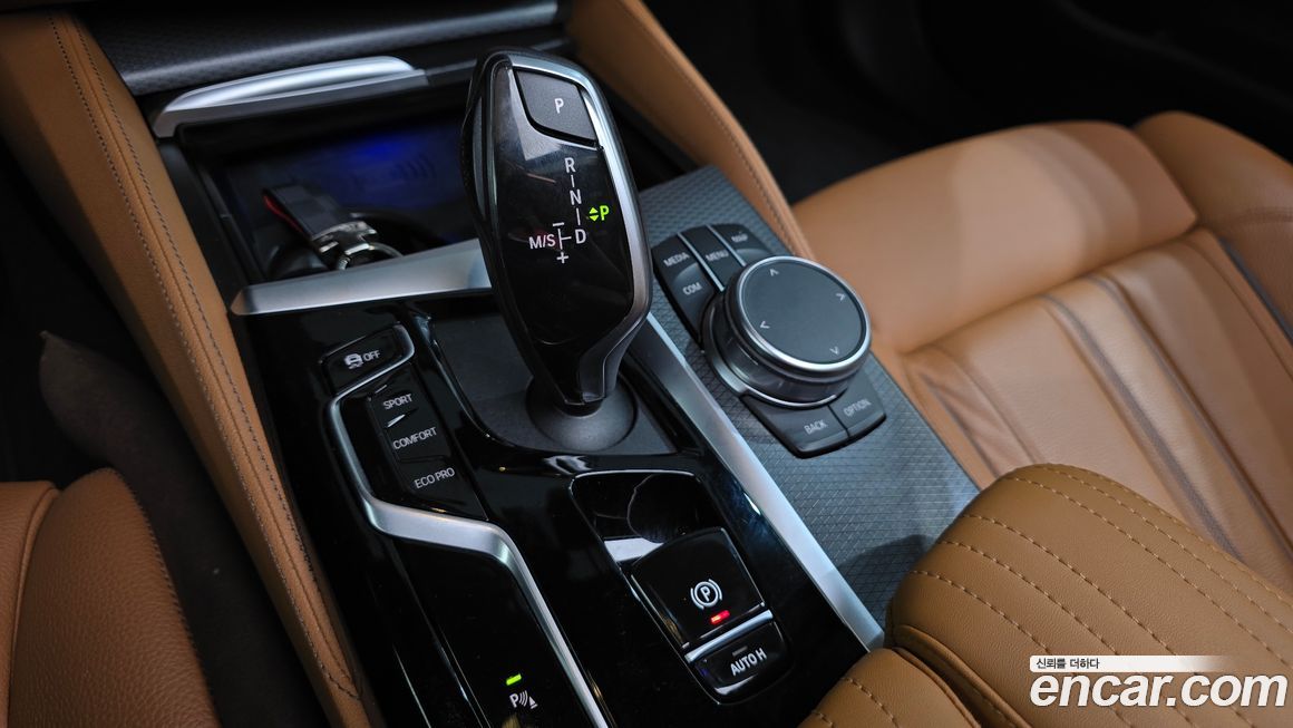 BMW 5-Series 2023