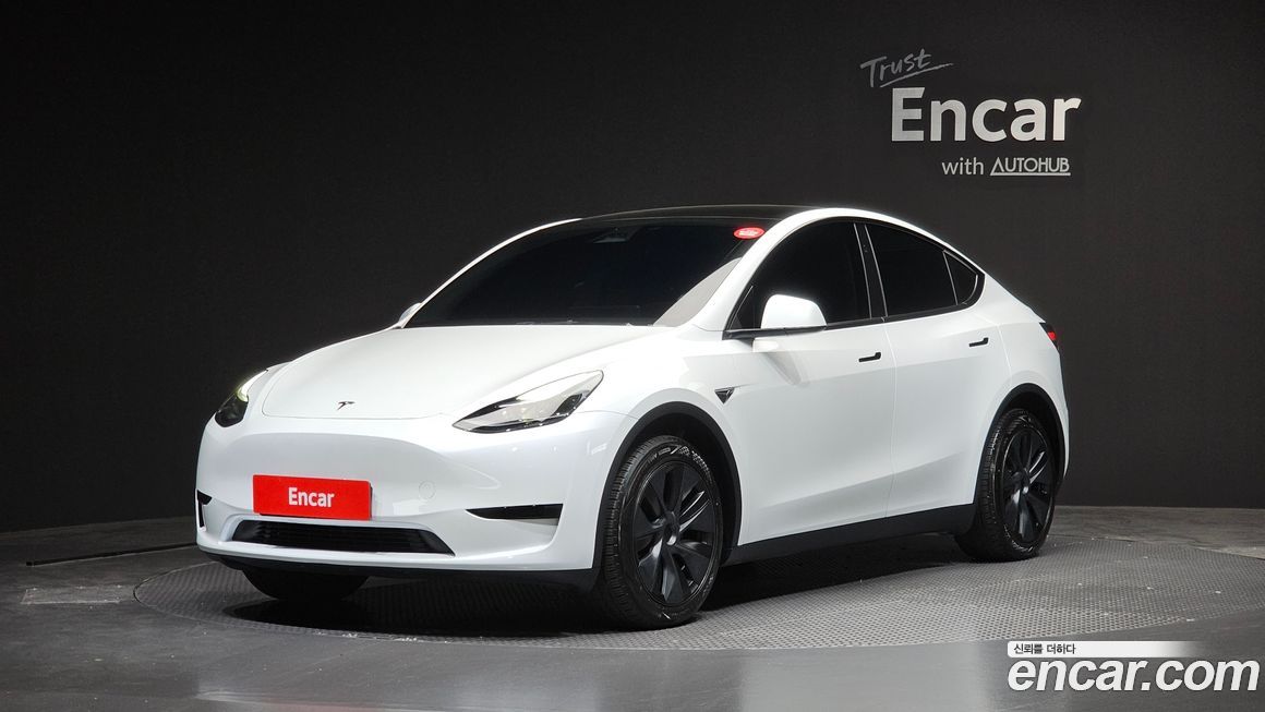 Tesla Model Y 2024