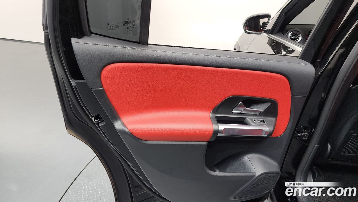 Mercedes-Benz GLB-Class 2023