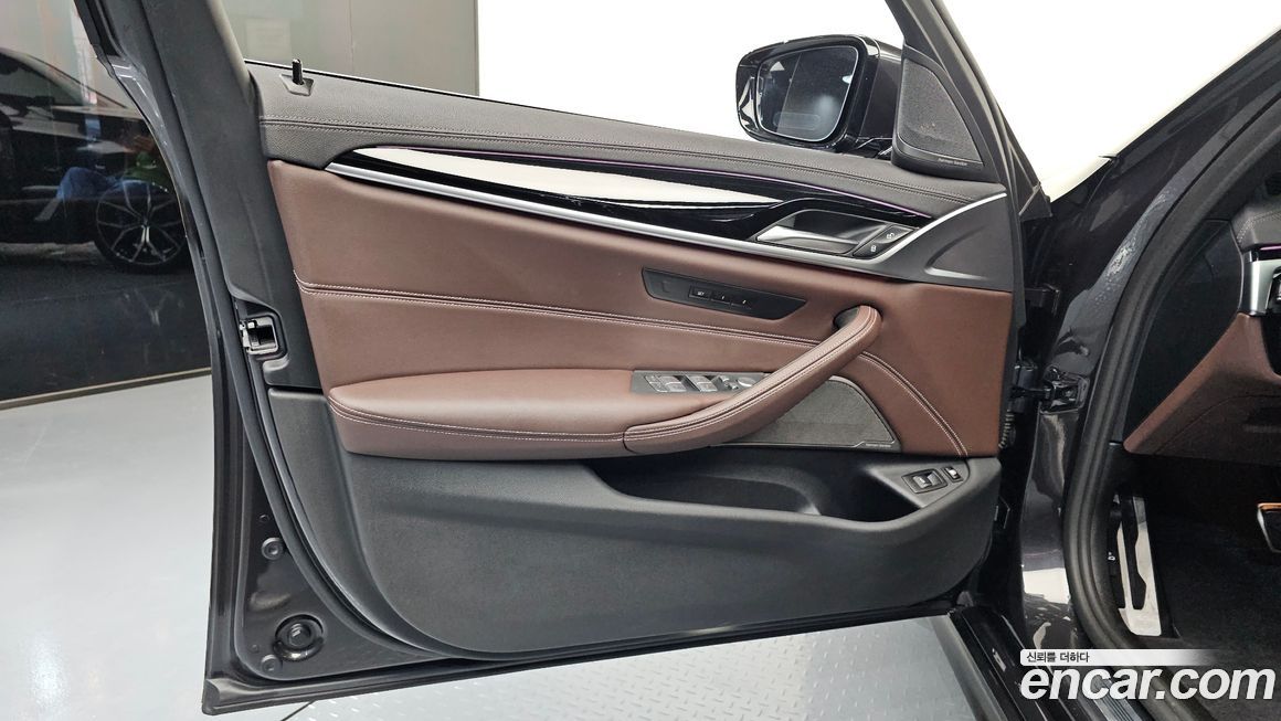 BMW 5-Series 2022