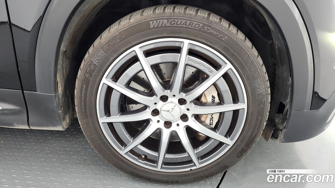 Mercedes-Benz GLB-Class 2023