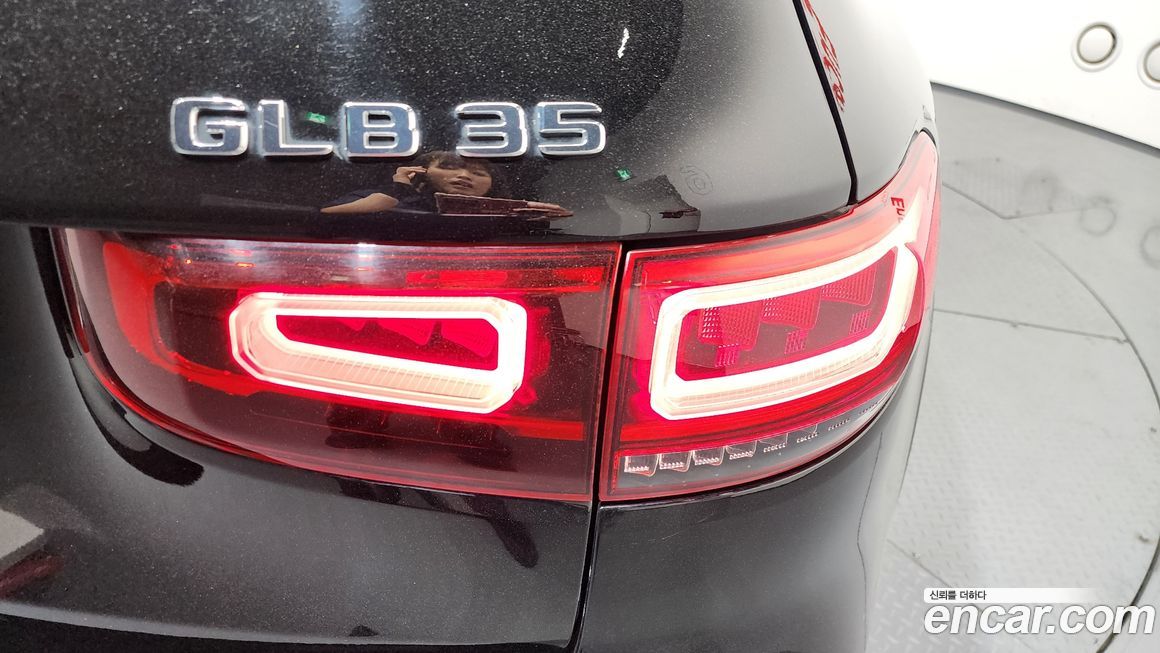 Mercedes-Benz GLB-Class 2023