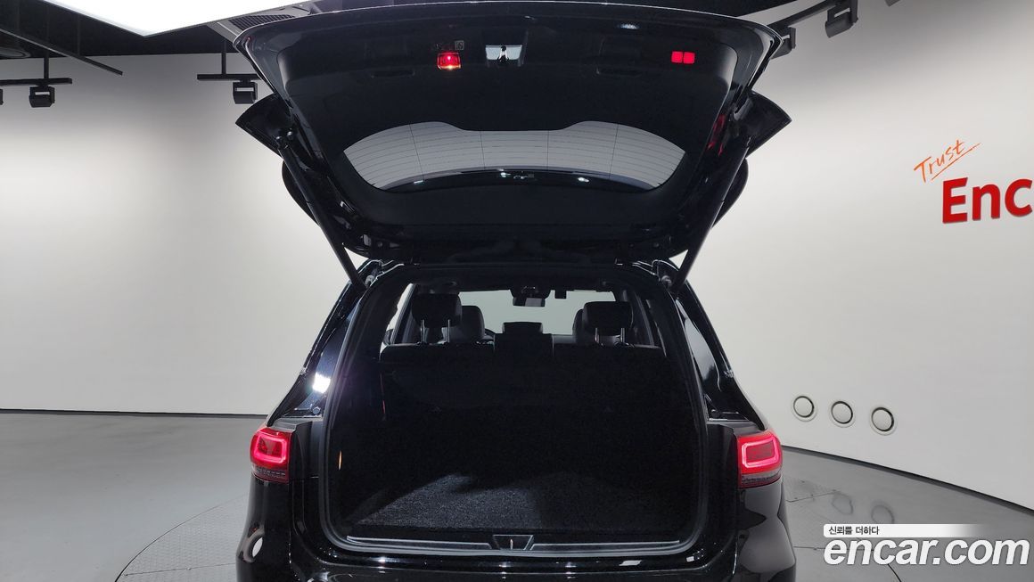 Mercedes-Benz GLB-Class 2023