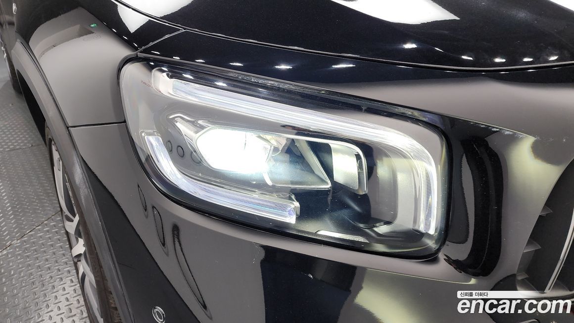 Mercedes-Benz GLB-Class 2023