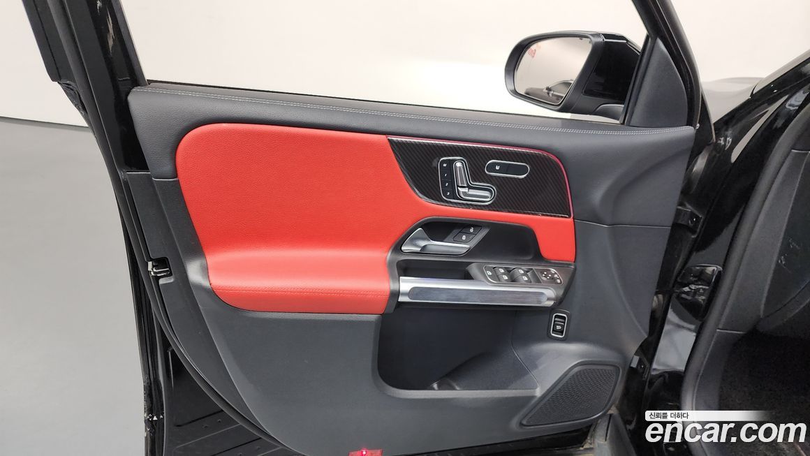 Mercedes-Benz GLB-Class 2023