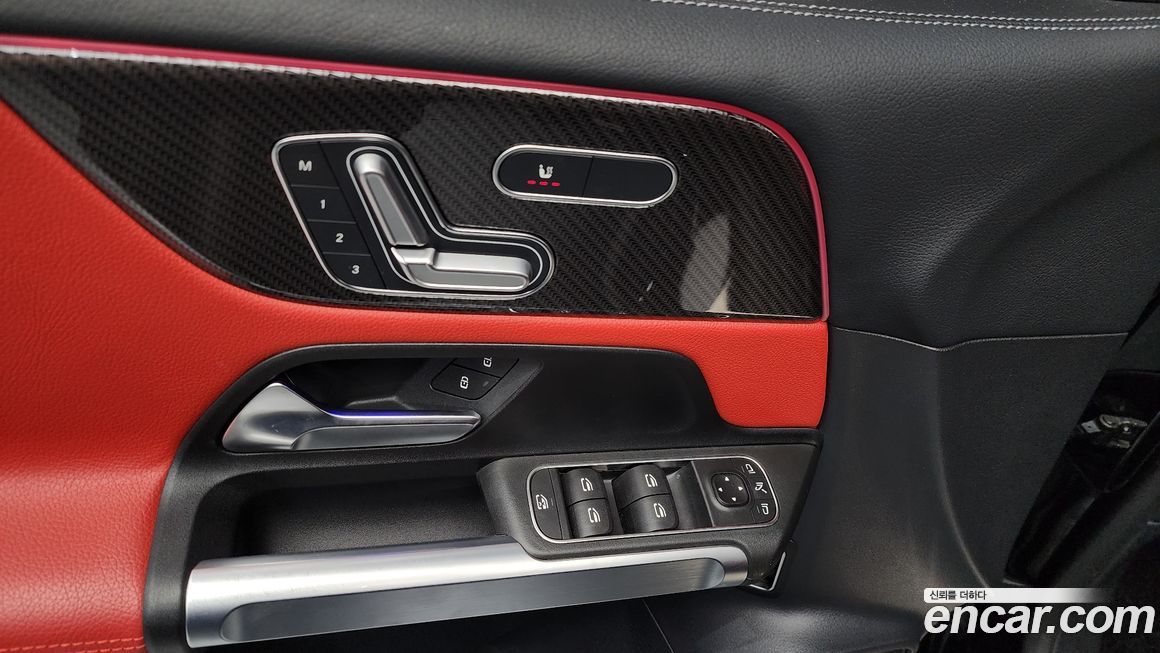 Mercedes-Benz GLB-Class 2023