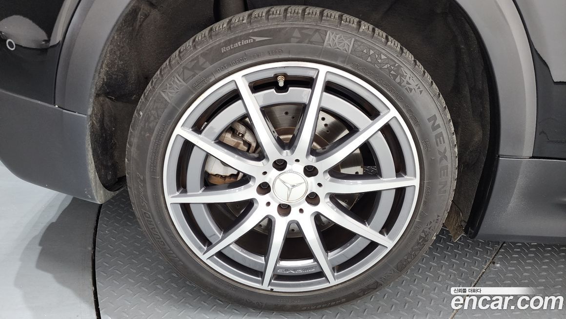 Mercedes-Benz GLB-Class 2023