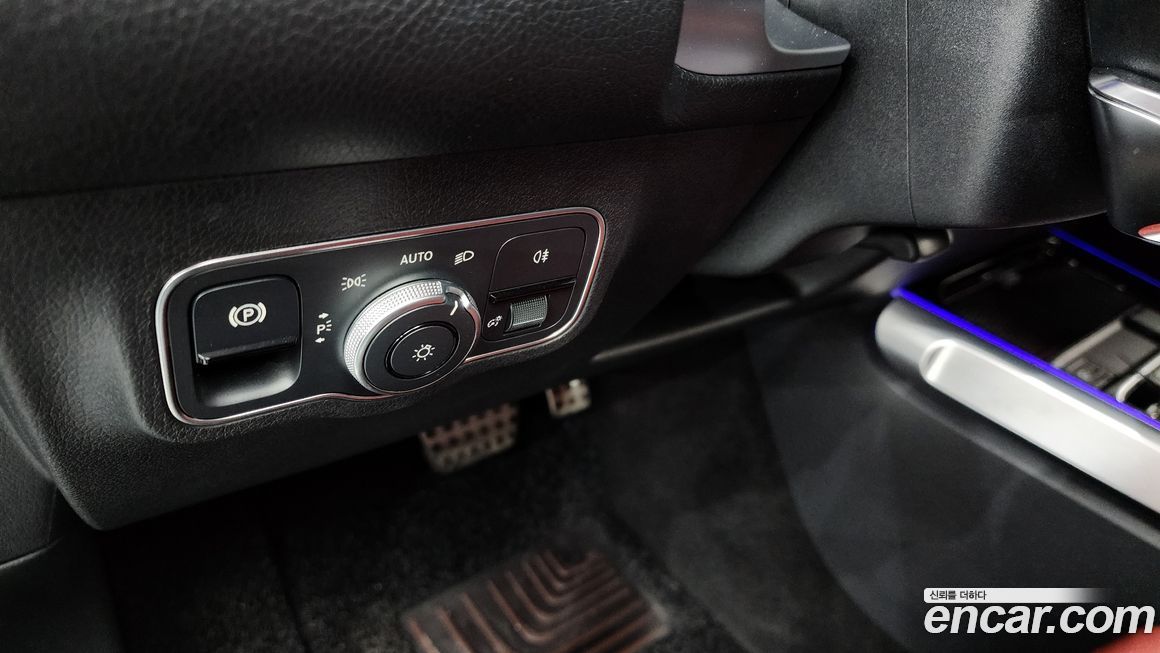 Mercedes-Benz GLB-Class 2023
