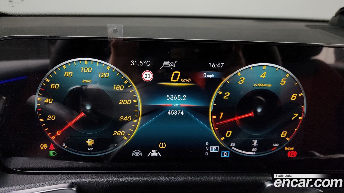 Mercedes-Benz GLB-Class 2023