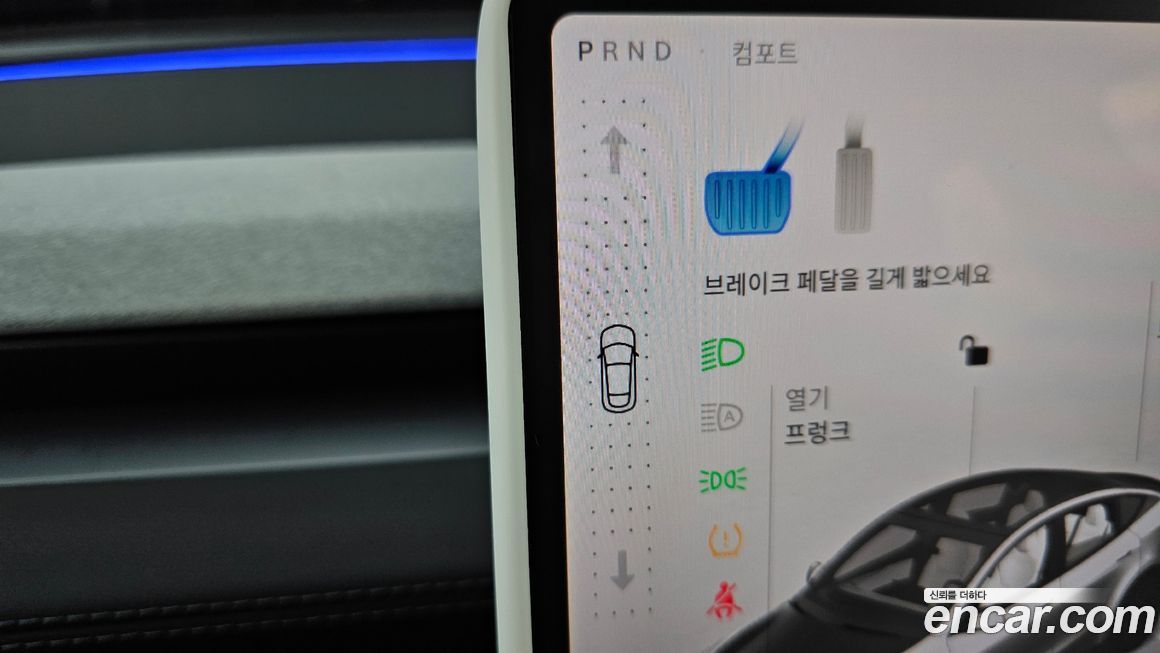 Tesla Model Y 2025