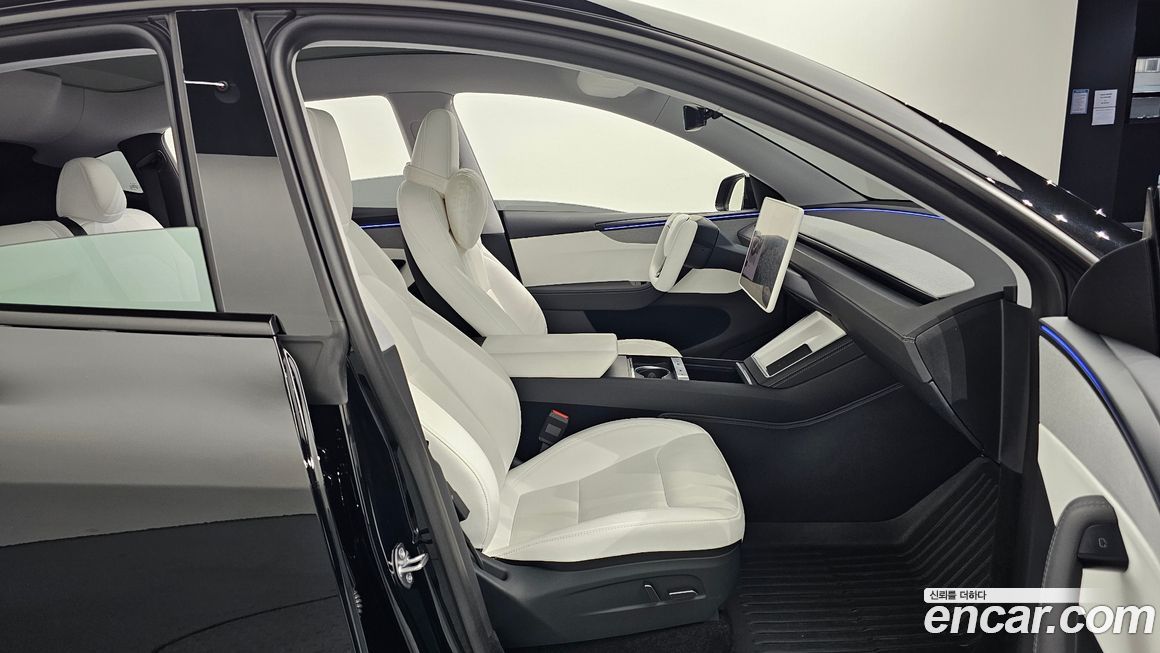 Tesla Model Y 2025