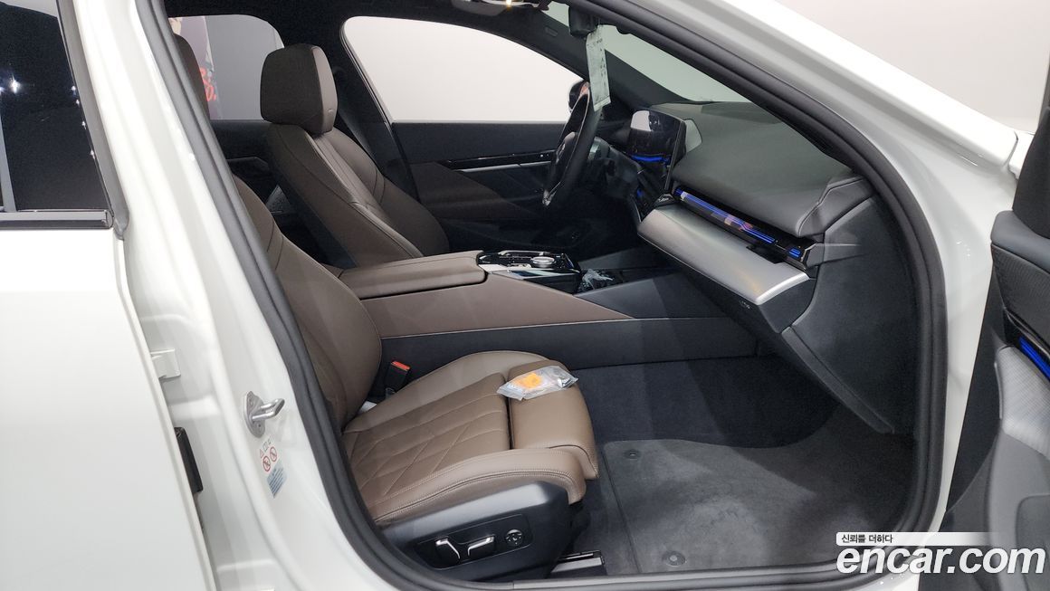 BMW 5-Series 2024