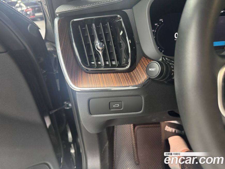 Volvo XC60 2024