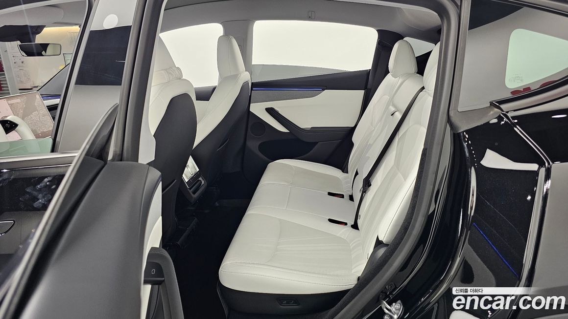 Tesla Model Y 2025