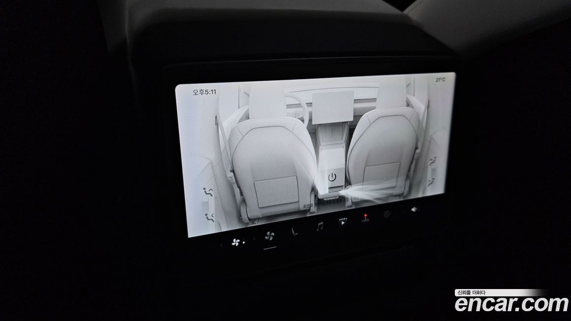 Tesla Model Y 2025