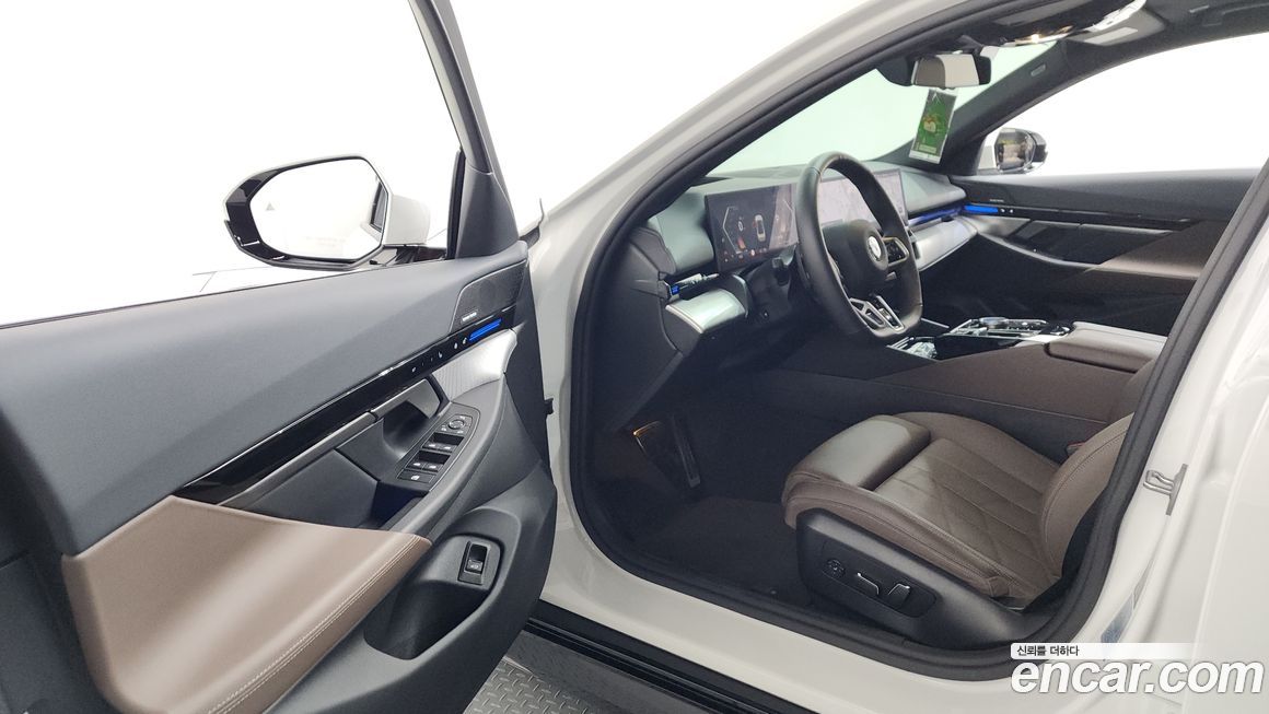 BMW 5-Series 2024