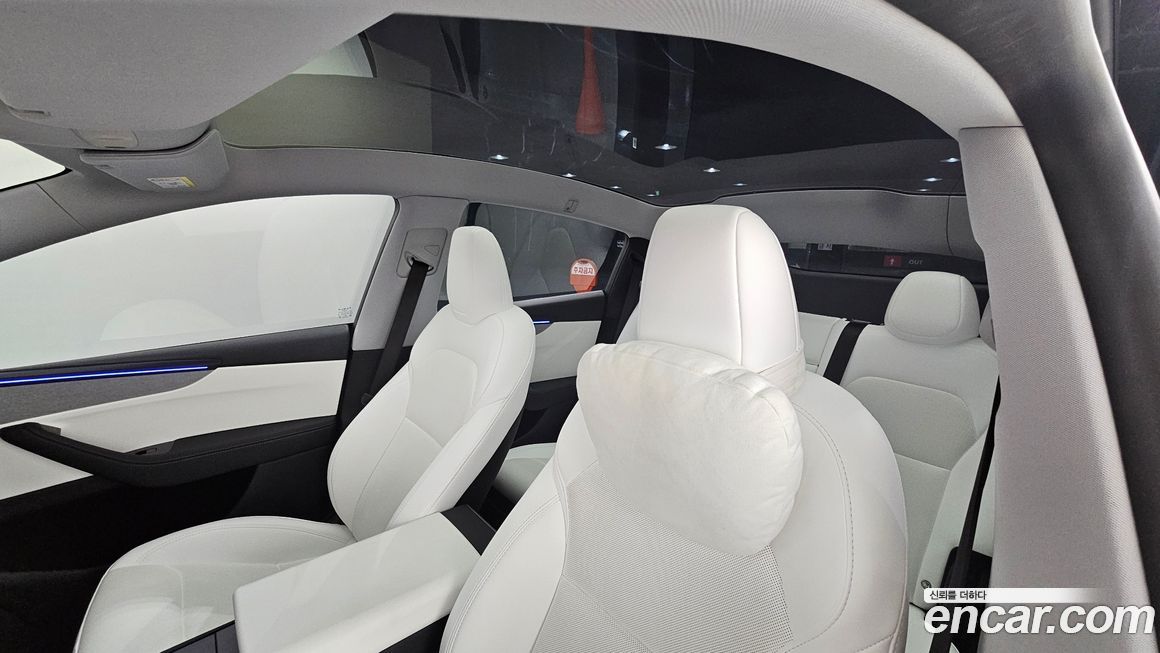Tesla Model Y 2025