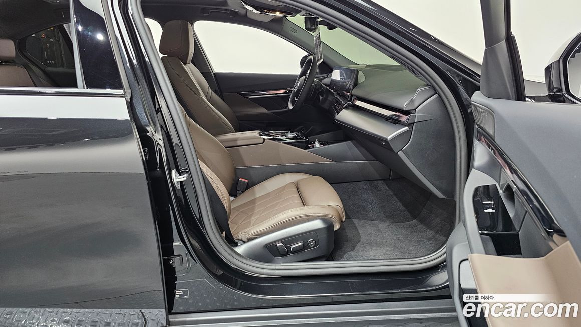 BMW 5-Series 2025