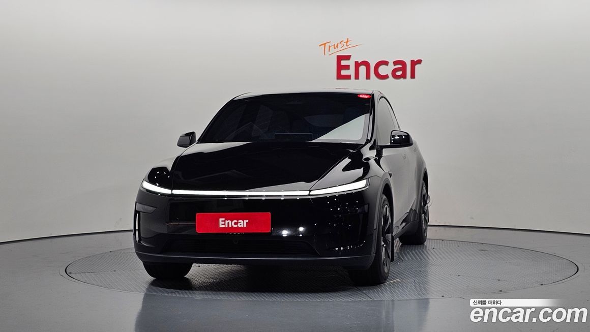 Tesla Model Y 2025