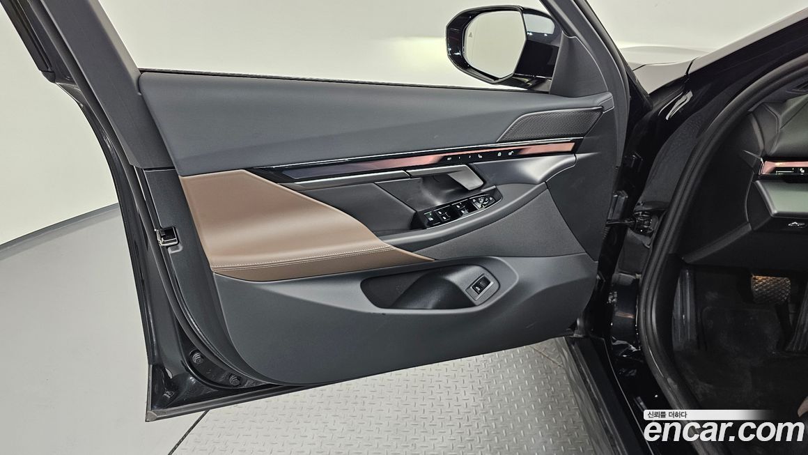 BMW 5-Series 2025