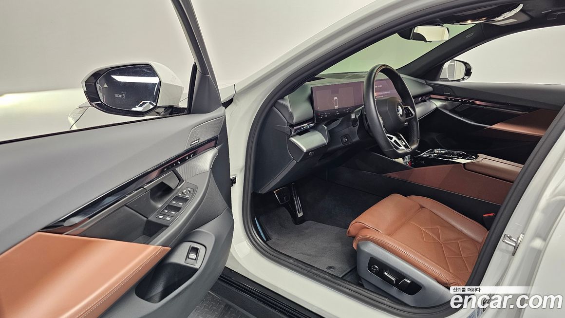 BMW 5-Series 2024