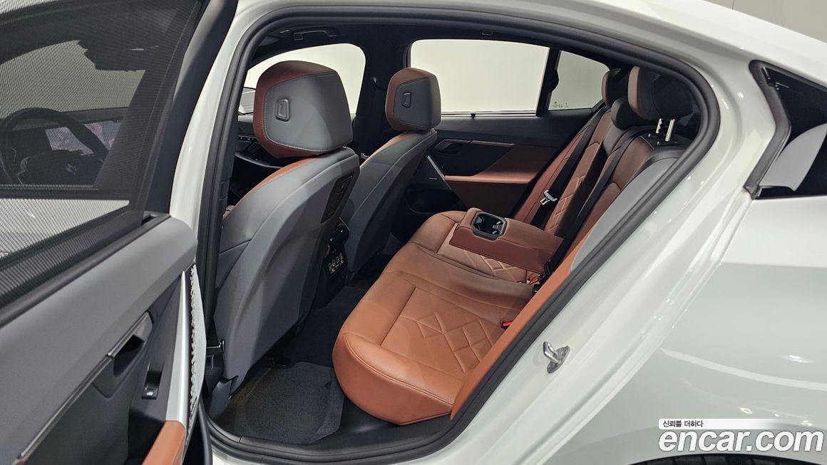 BMW 5-Series 2024