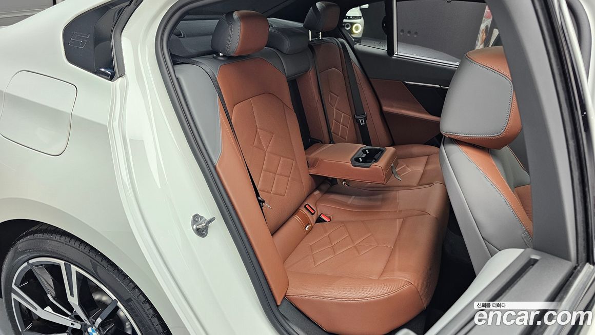 BMW 5-Series 2024