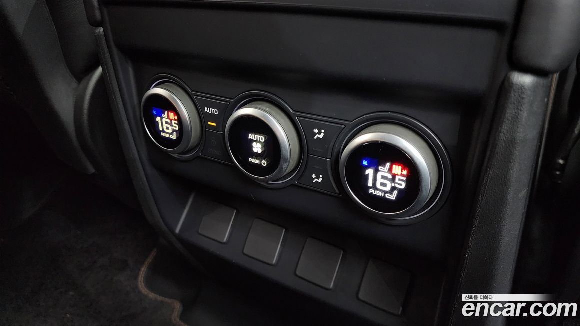 Land Rover Defender 2023