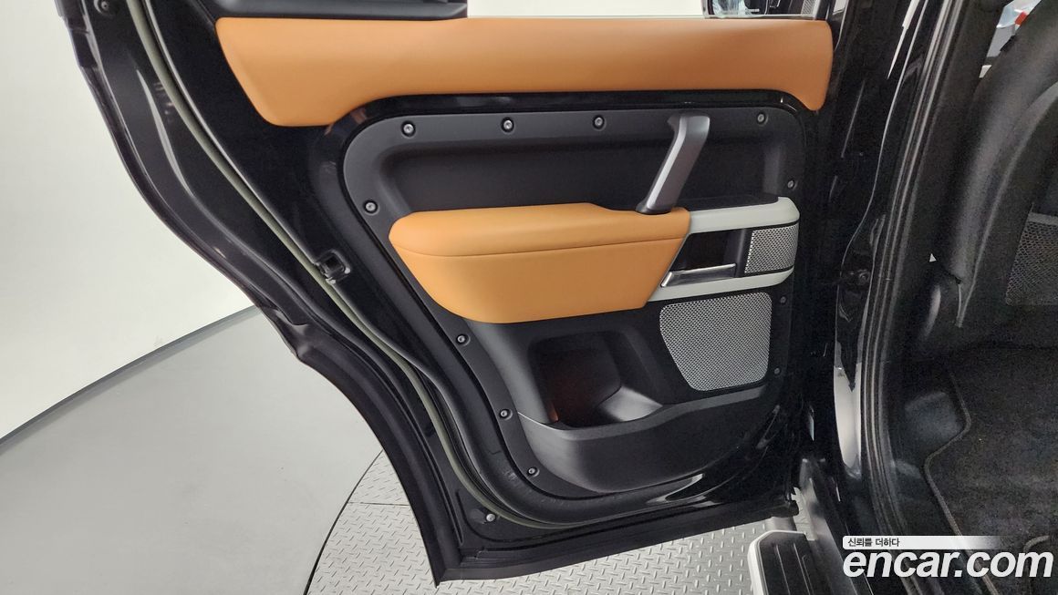 Land Rover Defender 2023
