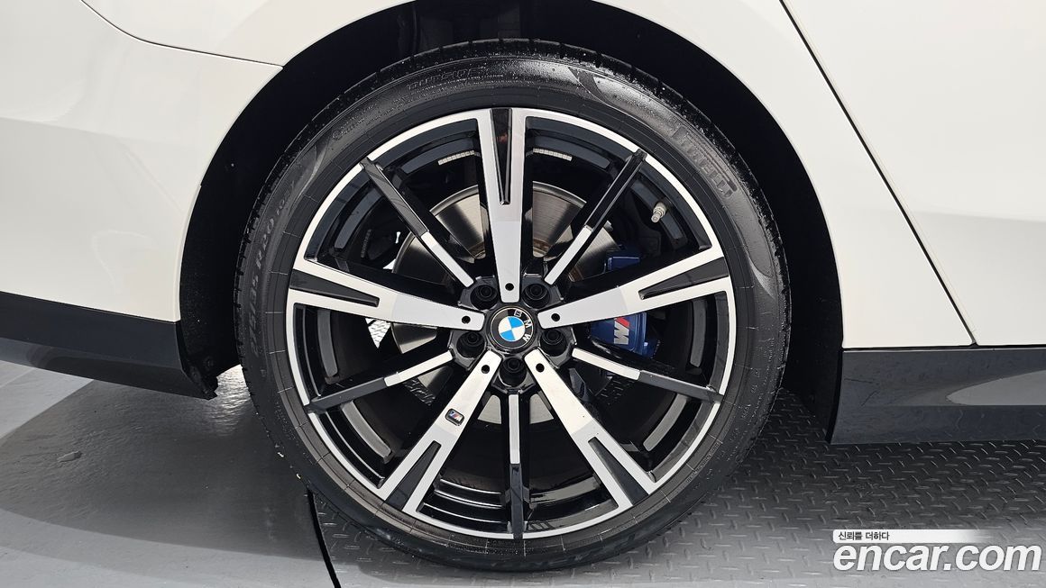 BMW 5-Series 2024
