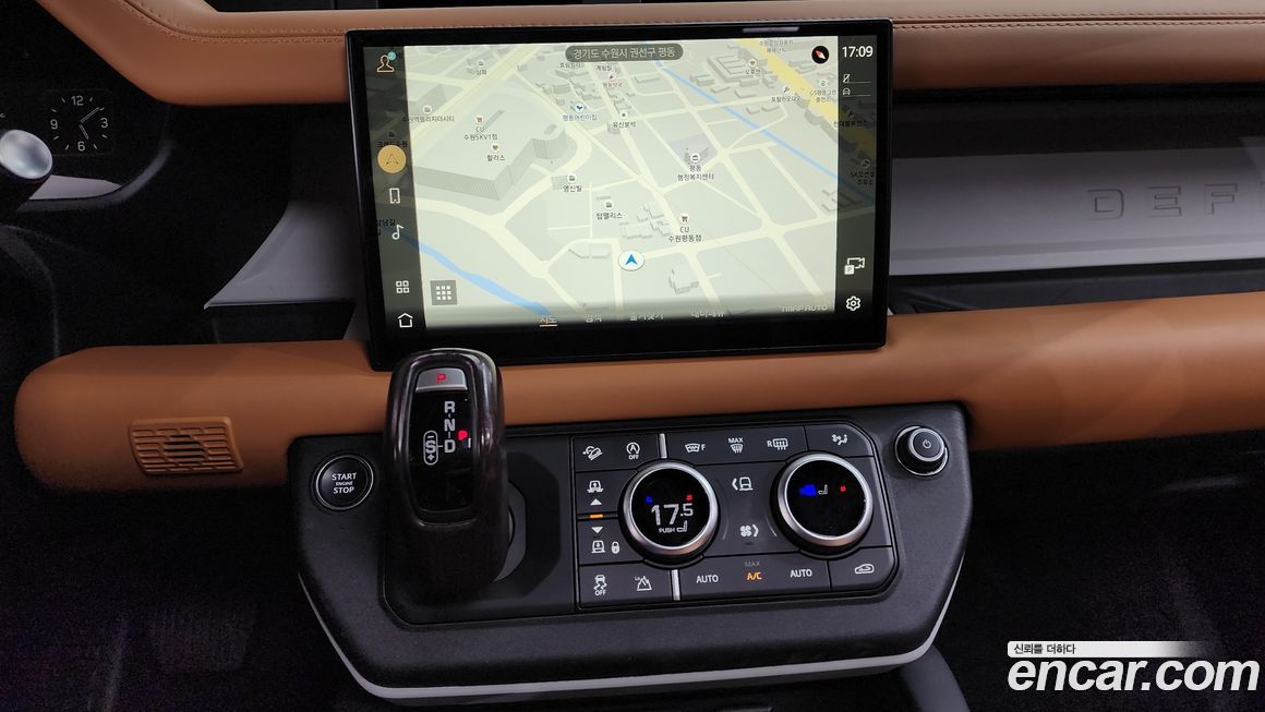 Land Rover Defender 2023