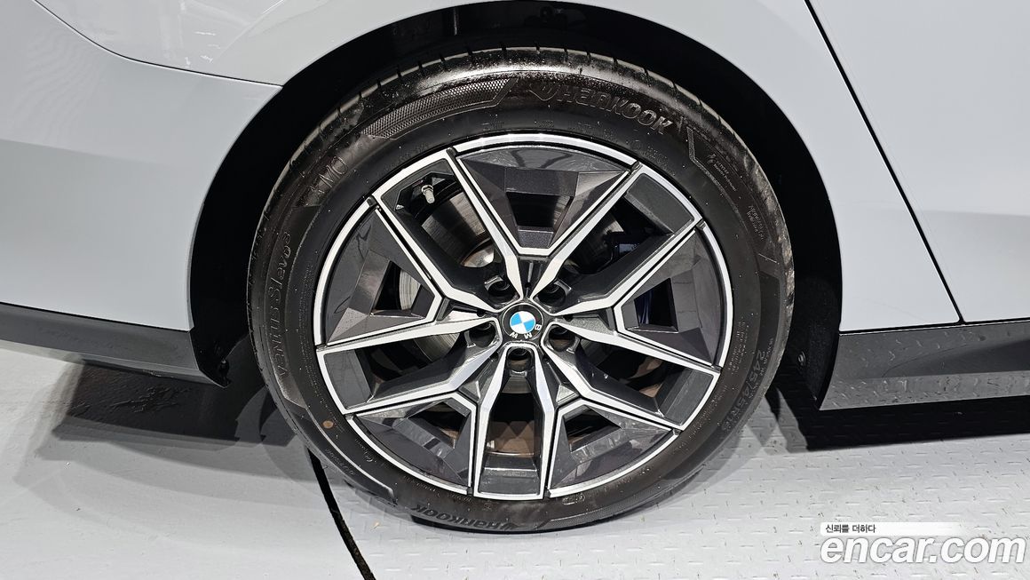 BMW 5-Series 2025