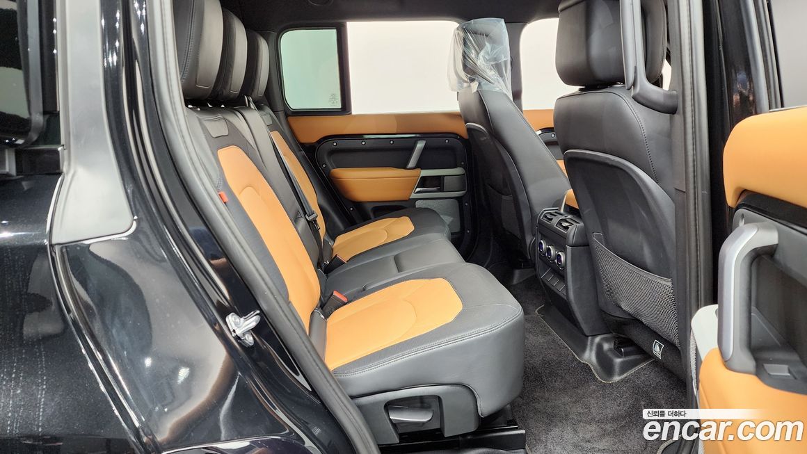 Land Rover Defender 2023