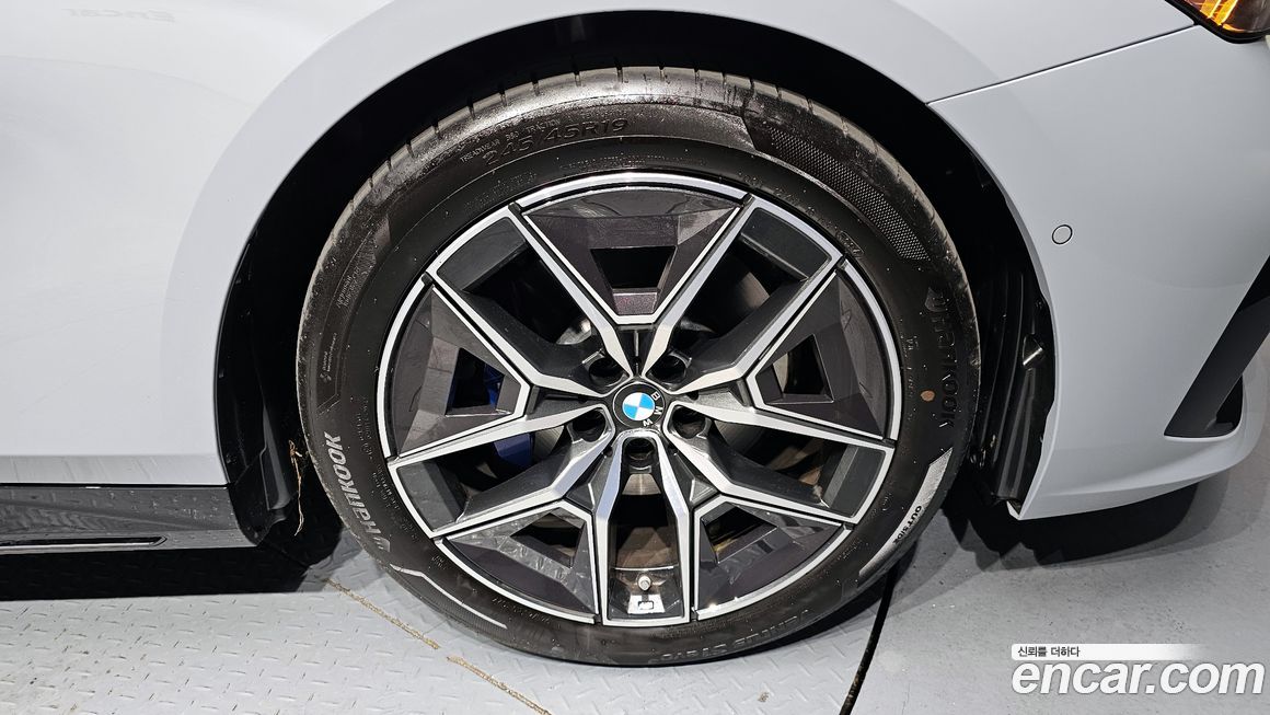 BMW 5-Series 2025