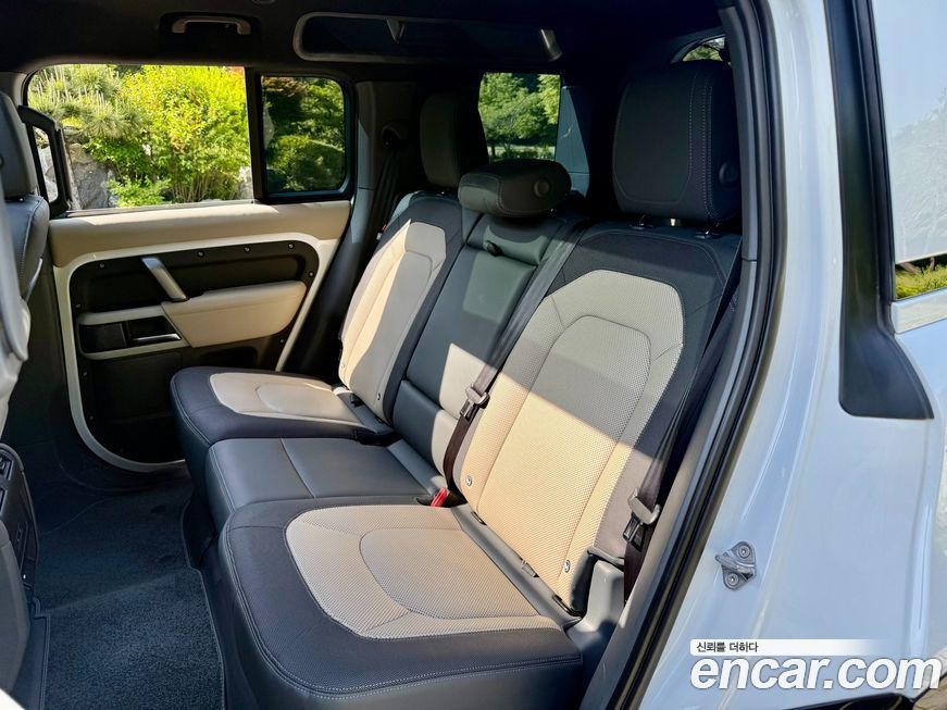 Land Rover Defender 2023