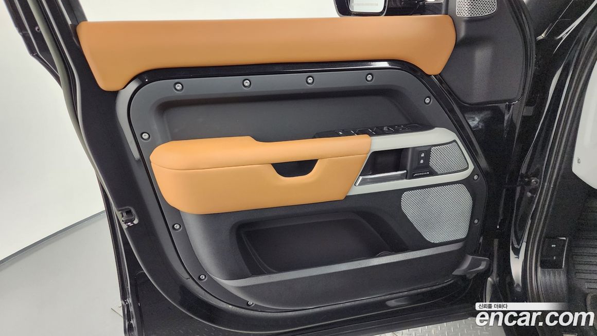 Land Rover Defender 2023