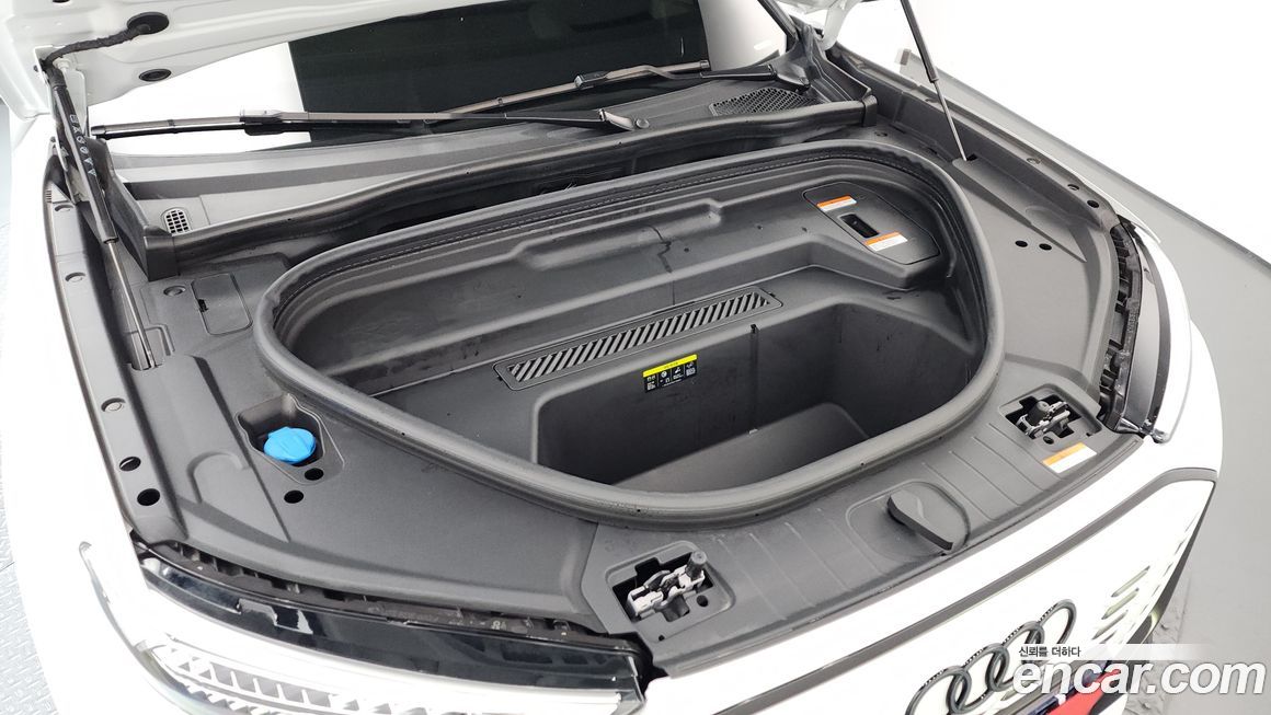 Audi SQ6 e-tron 2025