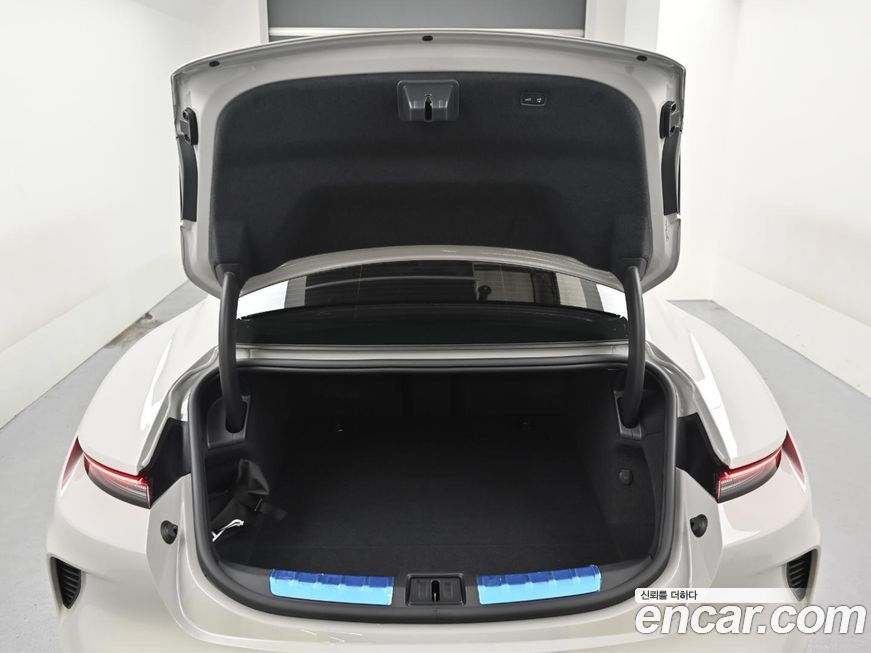 Porsche Taycan 2025