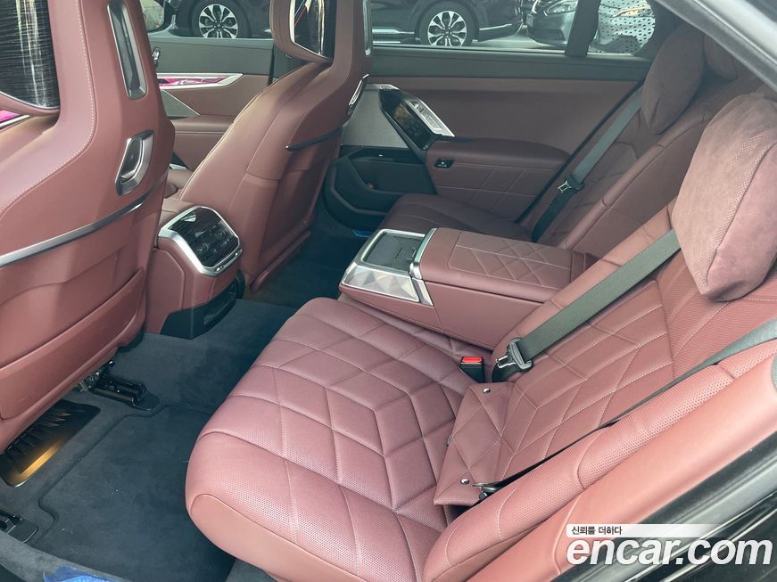 BMW 7-Series 2025