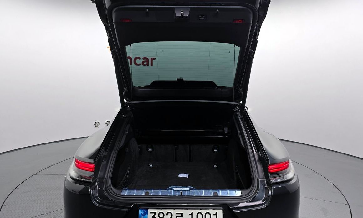 Porsche Panamera 2021
