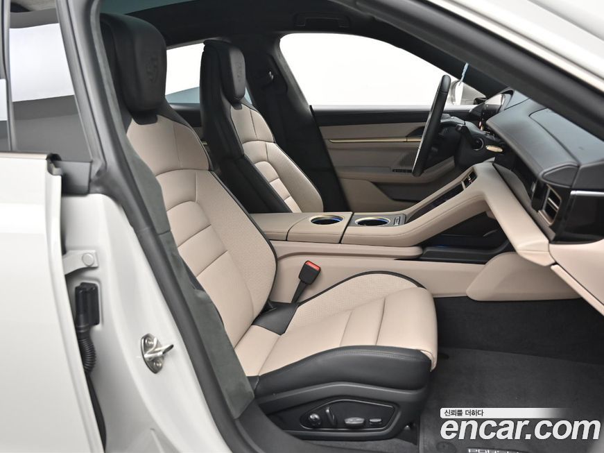 Porsche Taycan 2025