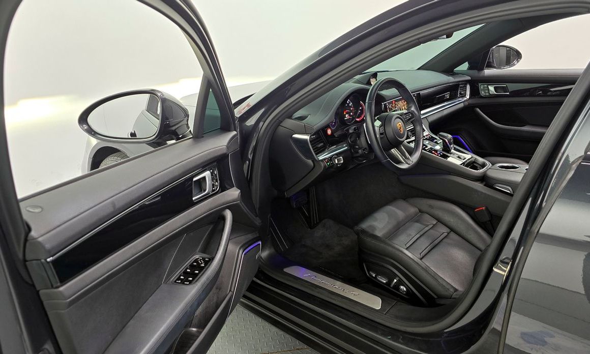 Porsche Panamera 2021