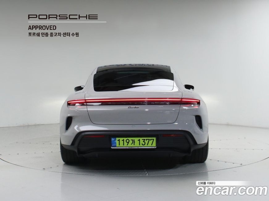 Porsche Taycan 2025