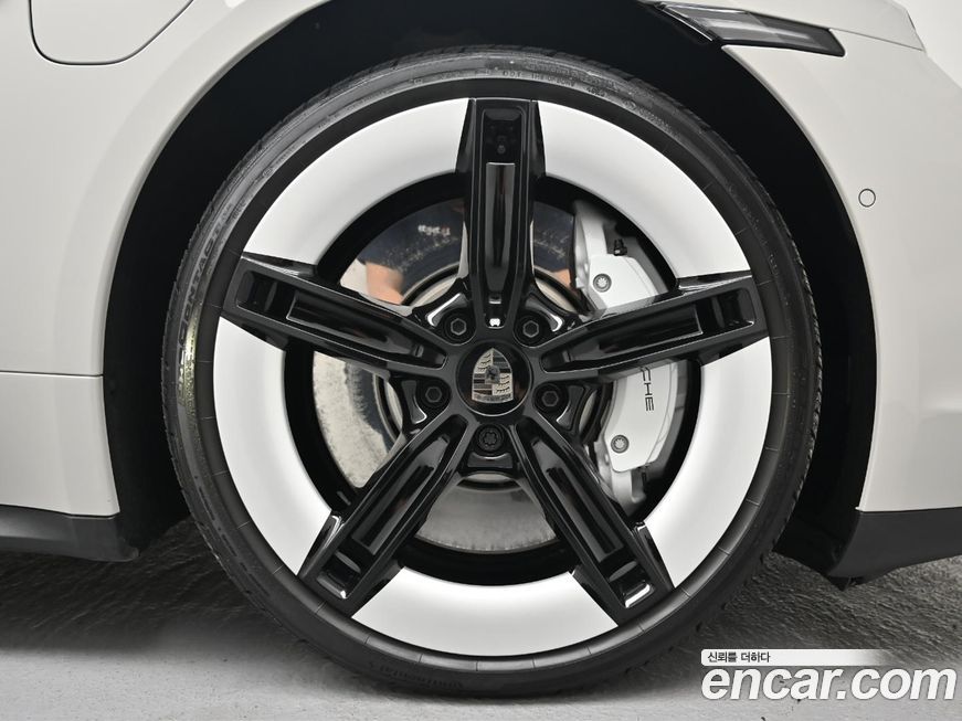 Porsche Taycan 2025